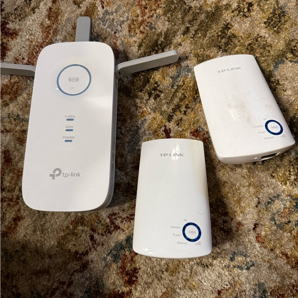 Lot of 3 TP-Link Dual-Band White Wi-Fi Extenders